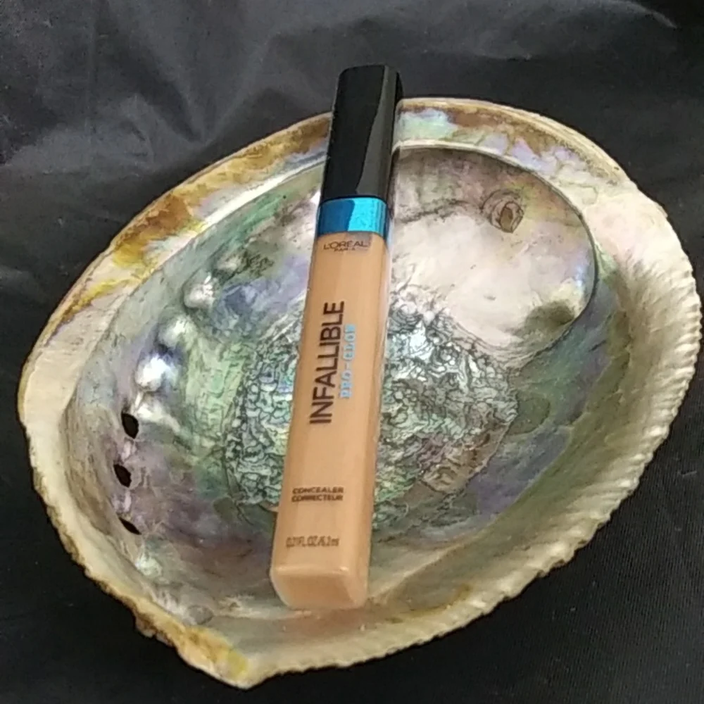 L'Oreal Infallible Pro Glow Concealer Shade 07 Color Creme Cafe